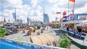 Maritime Tage in Bremerhaven 2021. Featurefotos vom Festgelände am Donnerstag mit Besuchern und Schiffsbegeisterten.