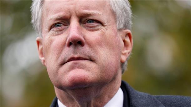 Trumps Ex-Stabschef Meadows soll vor Jury aussagen Mark Meadows, damaliger Stabschef des Weißen Hauses, spricht mit Reportern vor dem Weißen Haus.