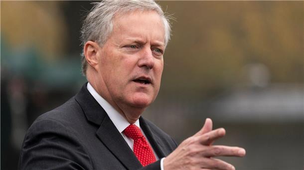 Juristische Niederlage für Trumps früheren Stabschef Meadows Mark Meadows, damals Stabschef des Weißen Hauses, spricht in Washington mit Reportern.