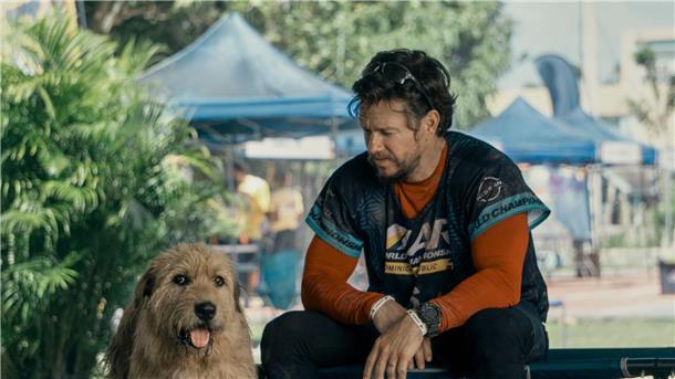 Mark Wahlberg als Michael in einer Szene des Films „Arthur der Große“.