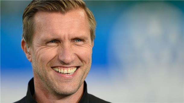 Markus Krösche deutet eine baldige Entscheidung über die Zukunft von Mario Götze an.