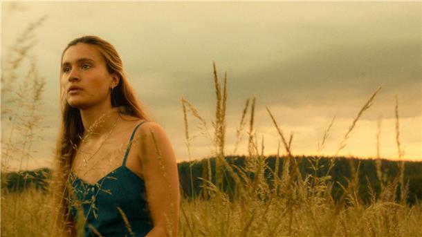 Fünf deutsche Filme im Wettbewerb der Berlinale Marlene Burow als Maria in einer Szene des Films „Irgendwann werden wir uns alles erzählen“.
