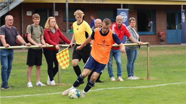 Marlo Suhr brachte den FC Wörpetal gegen Bremervörde in Führung.