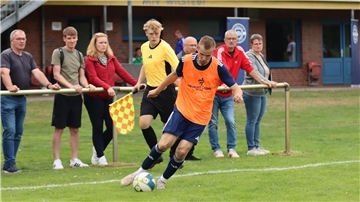 Marlo Suhr brachte den FC Wörpetal gegen Bremervörde in Führung.
