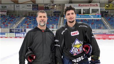 Martin Jiranek, Co-Trainer der Fischtown Pinguins, und sein Sohn Benedikt Jiranek.