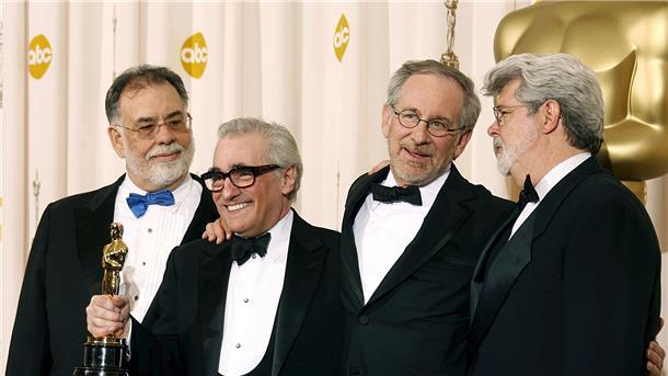 Martin Scorsese (2.v.r.) freut sich 2007 neben seinen Kollegen Francis Ford Coppola (l), Steven Spielberg (2.v.r.) und George Lucas (r) über einen Oscar.