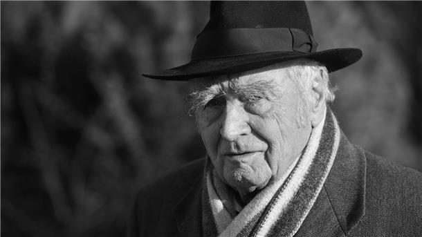 Schriftsteller Martin Walser bereits am 26. Juli gestorben  Martin Walsers Todestag war der 26. Juli - nicht, wie zunächst berichtet, der 28. Juli.