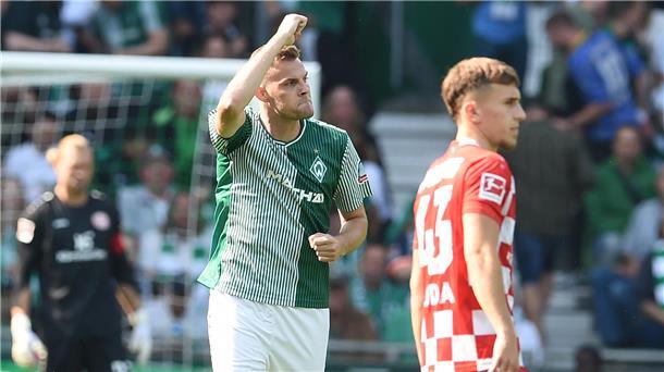 Marvin Ducksch jubelt nach seinem verwandelten Elfmeter zum 1:0.