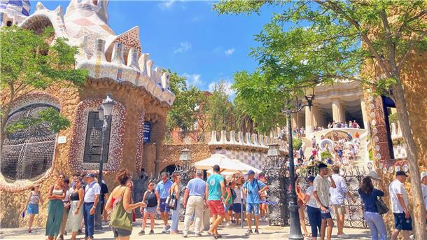 Massenansturm am Park Güell in Barcelona.