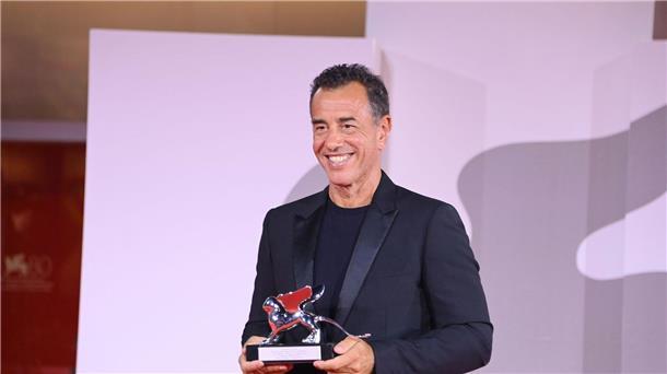 „Ich Capitano“ - Fesselndes Fluchtdrama Matteo Garrone ist bei den Filmfestspielen in Venedig mit dem Silbernen Löwen für die beste Regie ausgezeichnet worden.