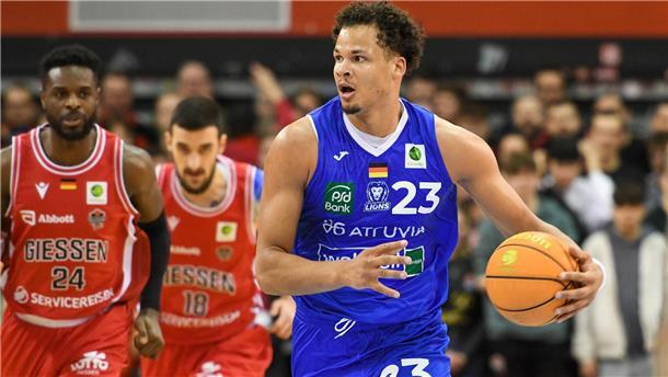 Maurice Pluskota (rechts) spielt eine bärenstarke Saison bei den Lions Karlsruhe. Am Sonntag spielt der gebürtige Bremerhavener gegen seinen Heimatverein, die Ex-Eisbären.