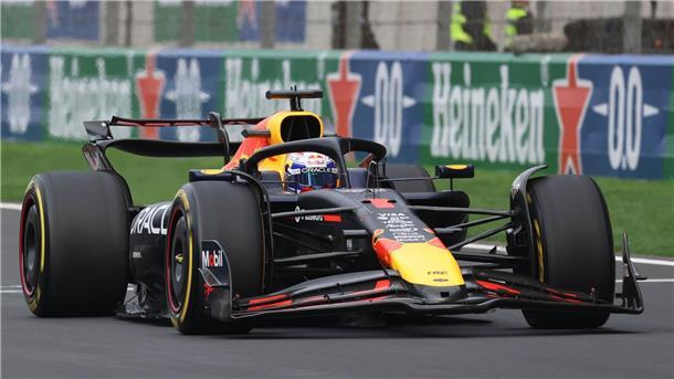 Besorgter Weltmeister Max Verstappen auf der Rennstrecke.