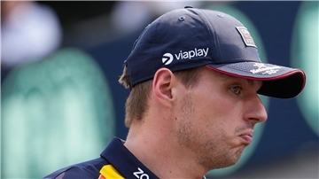 Max Verstappen ist in Sorge: Sein Red Bull ist nicht mehr siegfähig.