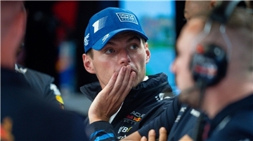 Max Verstappen wird für ein Schimpfwort bestraft.
