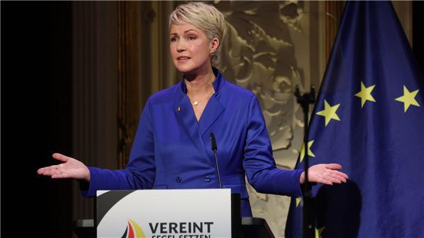 Elf Zitate: Was die deutsche Politik 2024 bewegte Mecklenburg-Vorpommerns Ministerpräsidentin Manuela Schwesig über die Rolle der Ostdeutschen. (Archivbild)