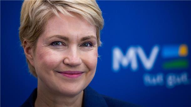 Norddeutsche Regierungschefs dringen auf Offshore-Ausbau Mecklenburg-Vorpommerns Ministerpräsidentin Manuela Schwesig (SPD) ist Gastgeberin der Konferenz der Nord-Regierungschefs. (Archivbild)