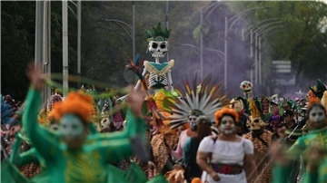 Mehr als 8.000 Darsteller zogen durch die Straßen.