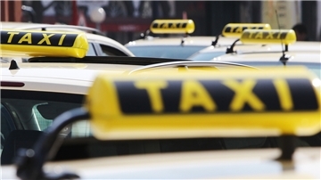 Mehrere Taxis, die auf Fahrgäste warten: Dieses Bild wird bei den Maritimen Tagen eher selten zu sehen sein.