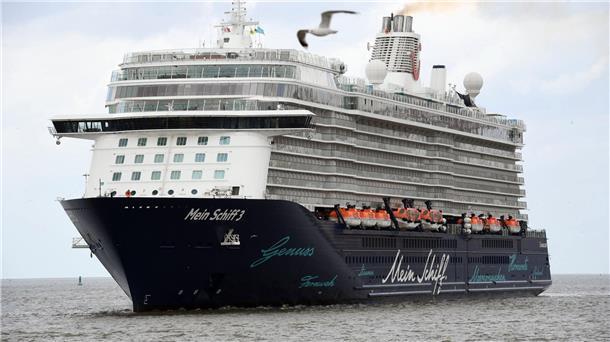 Von Bremerhaven aus geht es elf Tage in den hohen Norden „Mein Schiff 1“ hat am Donnerstagmorgen in Bremerhaven festgemacht.