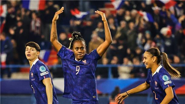 Melvine Malard erzielt das frühe 1:0 gegen Deutschland