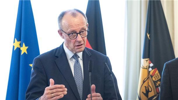 Wie Merz im Kanzleralltag selbst mit KI experimentiert Merz sieht Chancen, aber auch Risiken der KI.