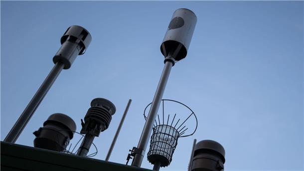Artenvielfalt: Messstationen für Luftqualität liefern Daten Messstationen zur Überwachung der Luftqualität könnten entscheidend dazu beitragen, den Zustand der globalen Artenvielfalt zu dokumentieren.