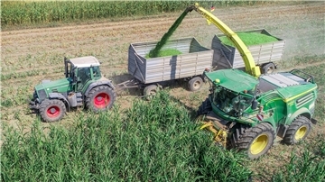 Metallteile auf dem Acker können bei der Maisernte erhebliche Schäden anrichten und den Fahrer des Erntefahrzeugs in Gefahr bringen.