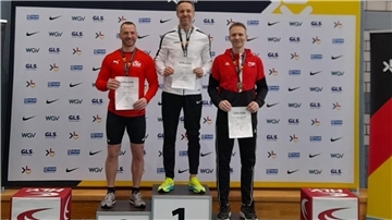 Michael Holm (Mitte) gewann die 60 Meter vor Christian Donner (links) und Christian Povel.