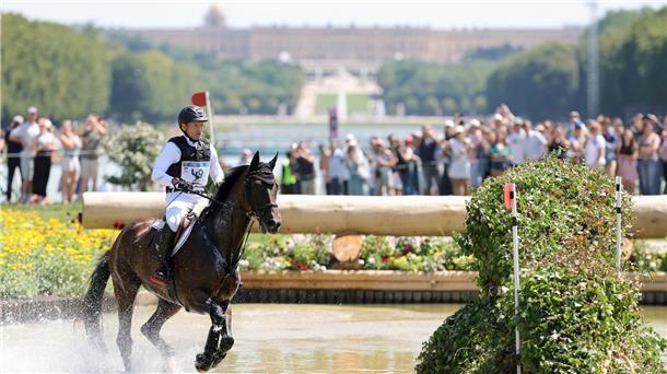 Michael Jung reitet mit Chipmunk auf Goldkurs.