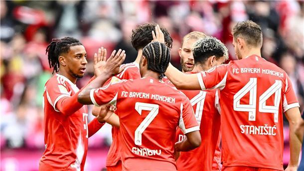 Michael Olise (links) traf gegen Lyon doppelt.