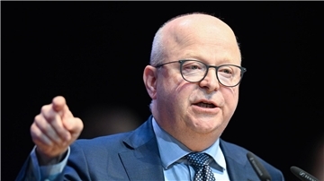 Michael Theurer geht davon aus, dass auch der Bahnhof Fangschleuse nahe der Tesla-Autofabrik bei Berlin wie geplant kommt.