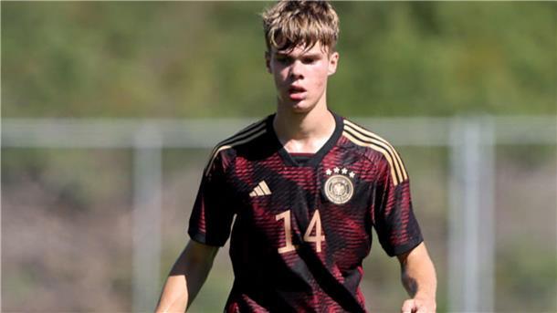 Mick Schmetgens, einst Spieler bei A/O/Heeslingen, stand jetzt erstmals im Spieltagskader des SV Werder Bremen.