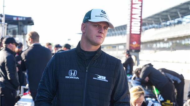 Mick Schumacher absolvierte die ersten Runden in Indianapolis.