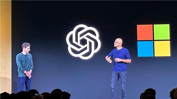 Microsoft hält 27 Prozent an ChatGPT-Macher OpenAI Microsoft-Chef Satya Nadella (rechts im Bild) war ein früher Unterstützer von OpenAI und des Mitgründers Sam Altman. (Archivbild)