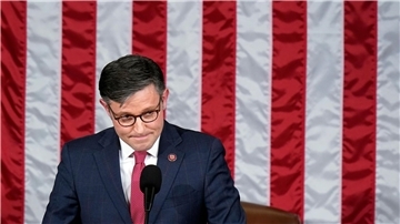 Mike Johnson, Vorsitzender des US-Repräsentantenhauses. Der Streit um den Haushalt in den USA offenbart die Spaltung der Republikaner im Kongress und dämpft die Hoffnung auf eine baldige Hilfsgelder für die Ukraine.