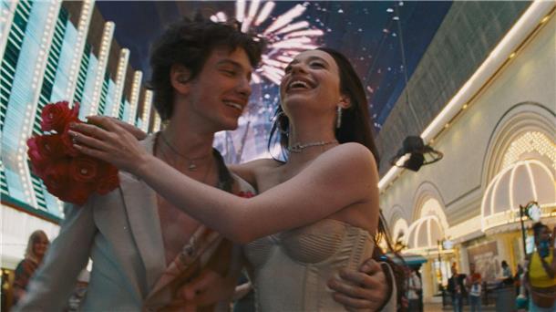 Cannes-Gewinner „Anora“ kommt ins Kino Mikey Madison (rechts) spielt im gleichnamigen Film Anora, Mark Eydelshteyn ist Ivan.