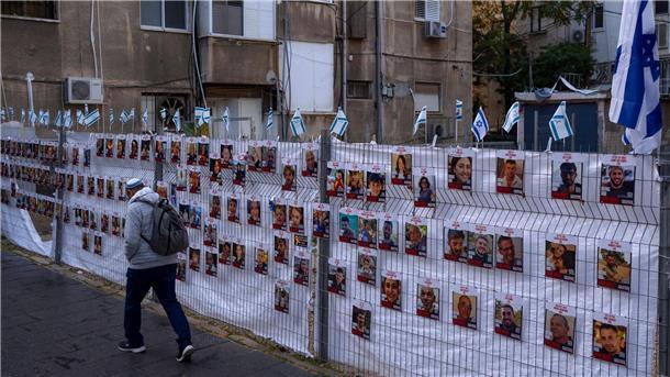 Mindestens 50 Frauen und Kinder, die in den Gazastreifen entführt worden waren, sollen freigelassen werden.