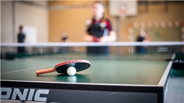 Mindestens bis zu den Herbstferien bleibt der Ball in mehreren Bremerhavener Sporthallen liegen, weil die Heizsysteme das Infektionsrisiko erhöhen. In den Ferien sollen Lösungen gefunden werden.
