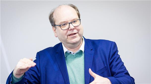 Umweltminister lobt erste Anlage für Schiffsrecycling Minister Meyer freut sich darüber, dass in Emden künftig alte Schiffe recycelt werden können. (Archivbild).