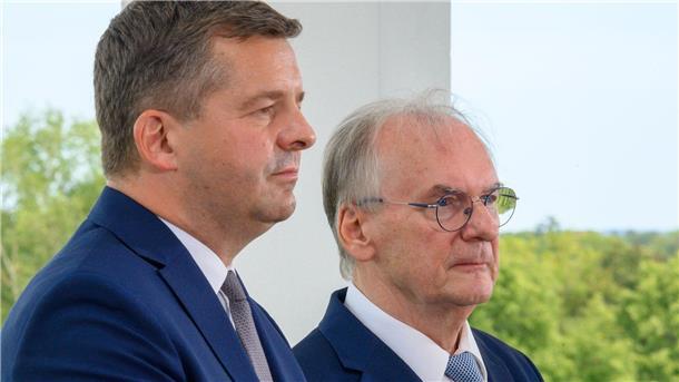 Umfragehoch für AfD - Wer regiert Ende 2026 in Magdeburg? Ministerpräsident Reiner Haseloff scheidet 2026 aus dem Amt, ihm soll Sven Schulze nachfolgen. (Archivbild)