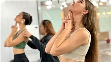 Miss Deutschland Celina Weil ist für ein einwöchiges Training in das Camp in Manila gereist.
