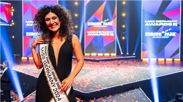 Miss Germany 2024, Apameh Schönauer, findet es wichtig, dass sich Frauen vernetzen und gegenseitig unterstützen.