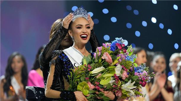 Miss USA R’Bonney Gabriel wird in New Orleans zur Miss Universe gekrönt.