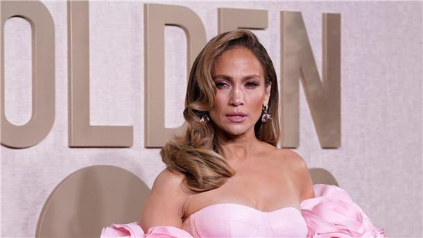 Jennifer Lopez stellt Trailer für „This is Me ... Now“ vor Mit 54 Jahren ist Jennifer Lopez angesagter denn je: Auf Instagram folgen ihr mehr als 250 Millionen Menschen.