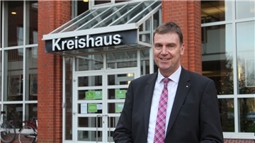 Mit 66 Jahren, da hört das Leben als Landrat noch lange nicht auf: Kai-Uwe Bielefeld macht sein Job immer noch viel Freude.