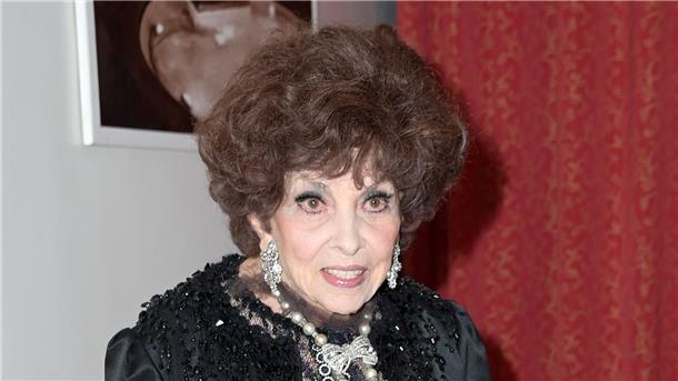 Berlusconi schafft Rückkehr ins Parlament Mit 95 versuchte Gina Lollobrigida als Kandidatin einer Anti-Establishment-Partei den Schritt in die italienische Politik - er misslang.