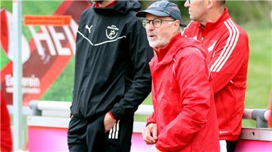 Mit argen Personalsorgen geht Coach Rainer Duray ins Pokal-Halbfinale, gibt sich aber kämpferisch.