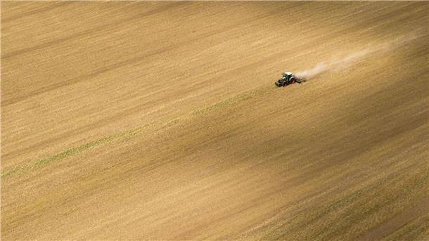 Niedersachsen will Bodenmarkt gerechter machen Mit dem Agrarstrukturgesetz will Niedersachsen kleinere und mittlere Familienbetriebe in der Landwirtschaft stärken.