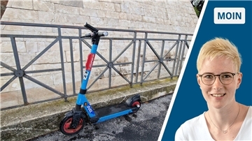 Ein E-Scooter steht an einer Straße. 