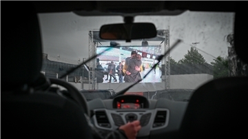 Mit dem Film „Projekt Antarktis“ startete das Bremerhavener Programm „Kulur im Auto“.